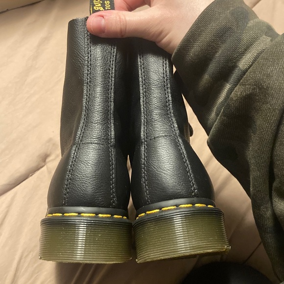 Women’s Dr. Martens 1460 Pascal size 8 - Picture 8 of 9